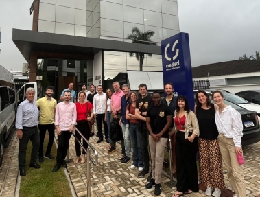 Imagem do post Visitantes internacionais conhecem histórias de vida transformadas pelo microcrédito produtivo em Criciúma